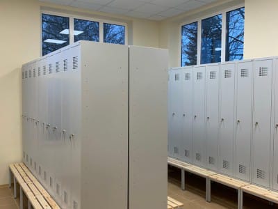 2020 metų gruodį VVN įmonei „Valmieras Namsaimnieks“ pristatė ir sumontavo metalines spintas.3